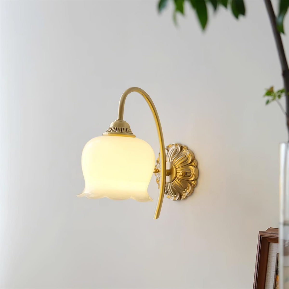 Dazell Art Flower Brass Resin Wall Lamp