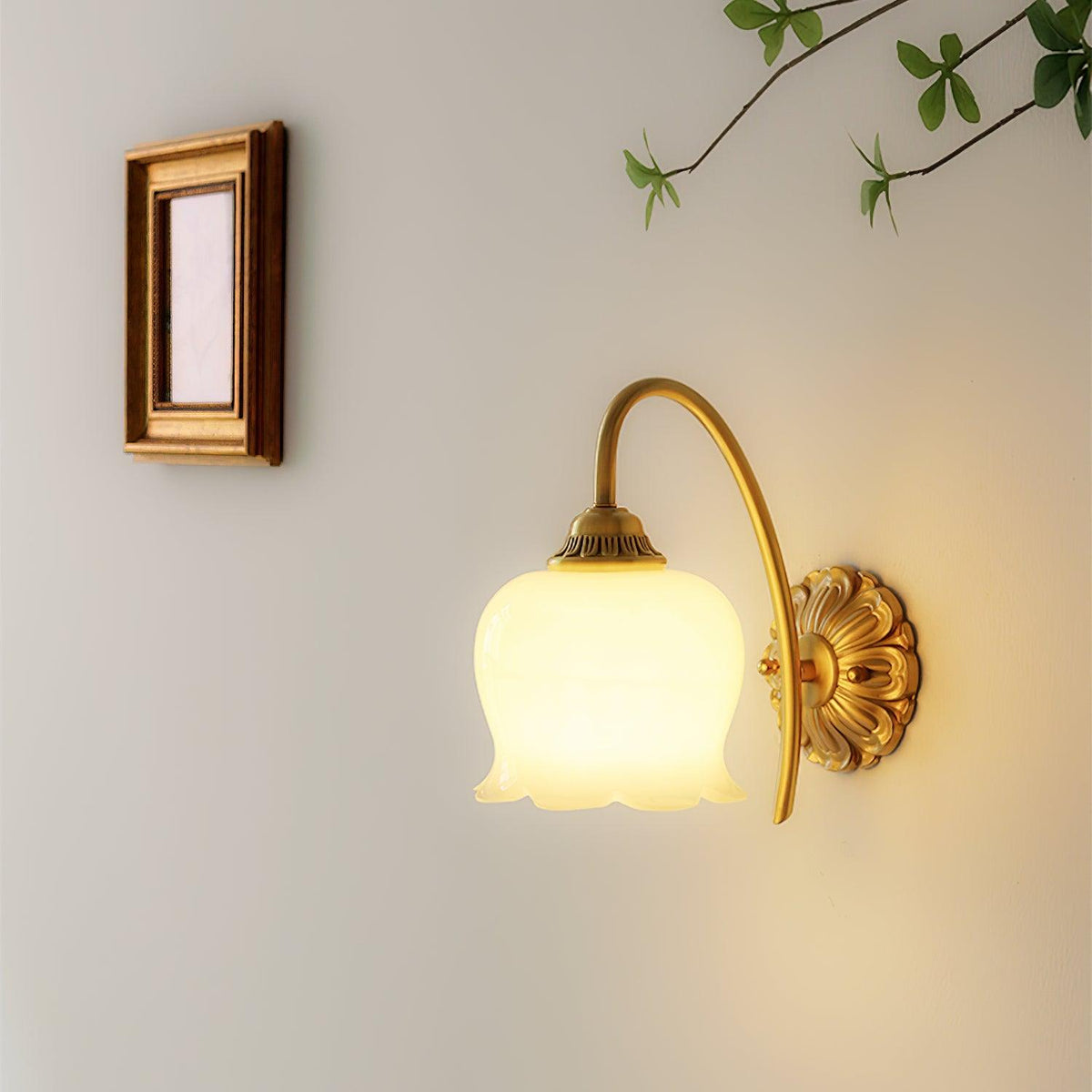 Dazell Art Flower Brass Resin Wall Lamp