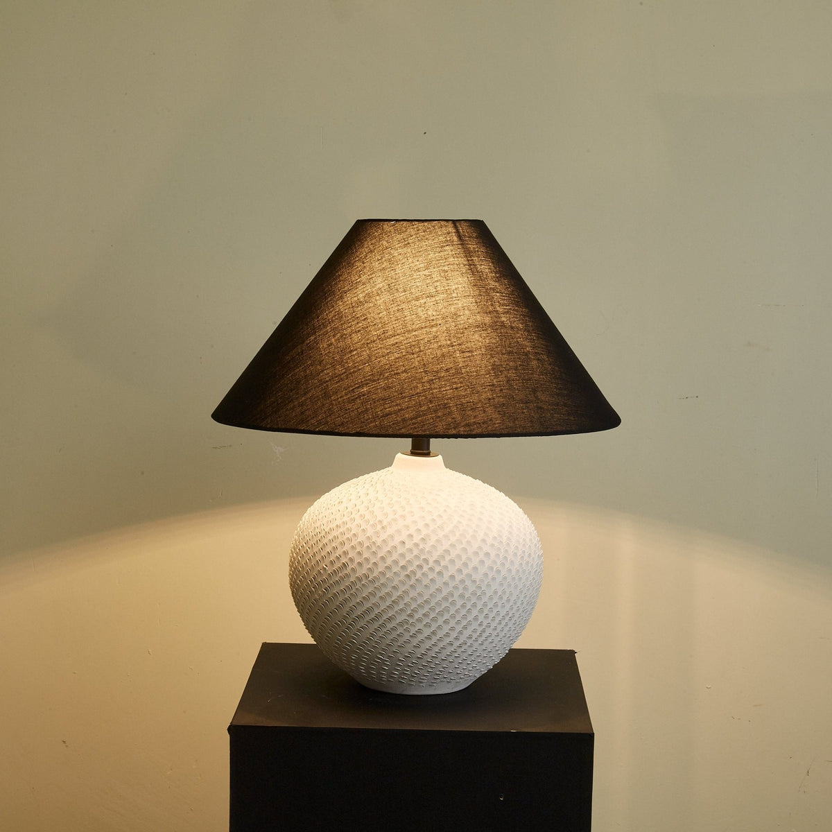 Elaarelle Minimalist Ceramics Table Lamp
