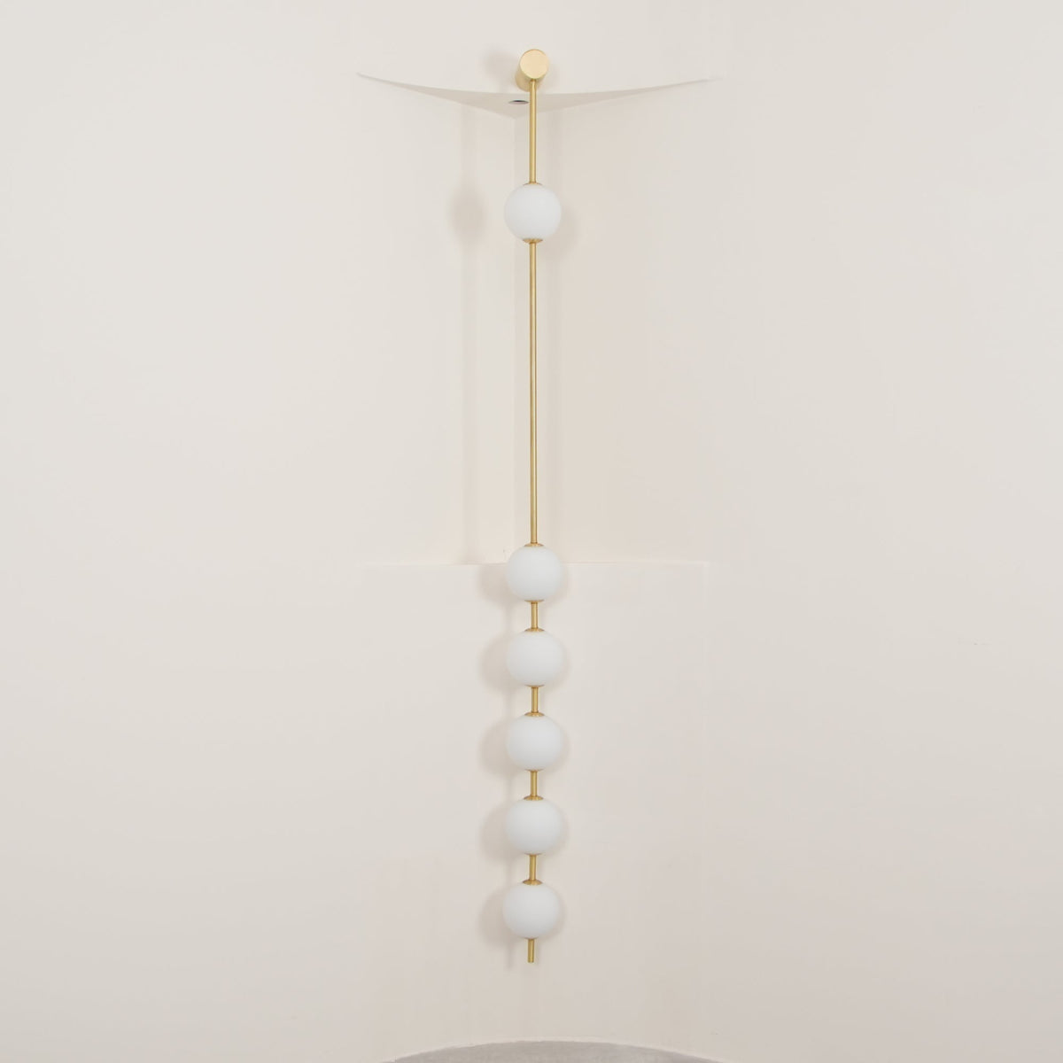 Willa Wall Lamp Vertical Balls Brass