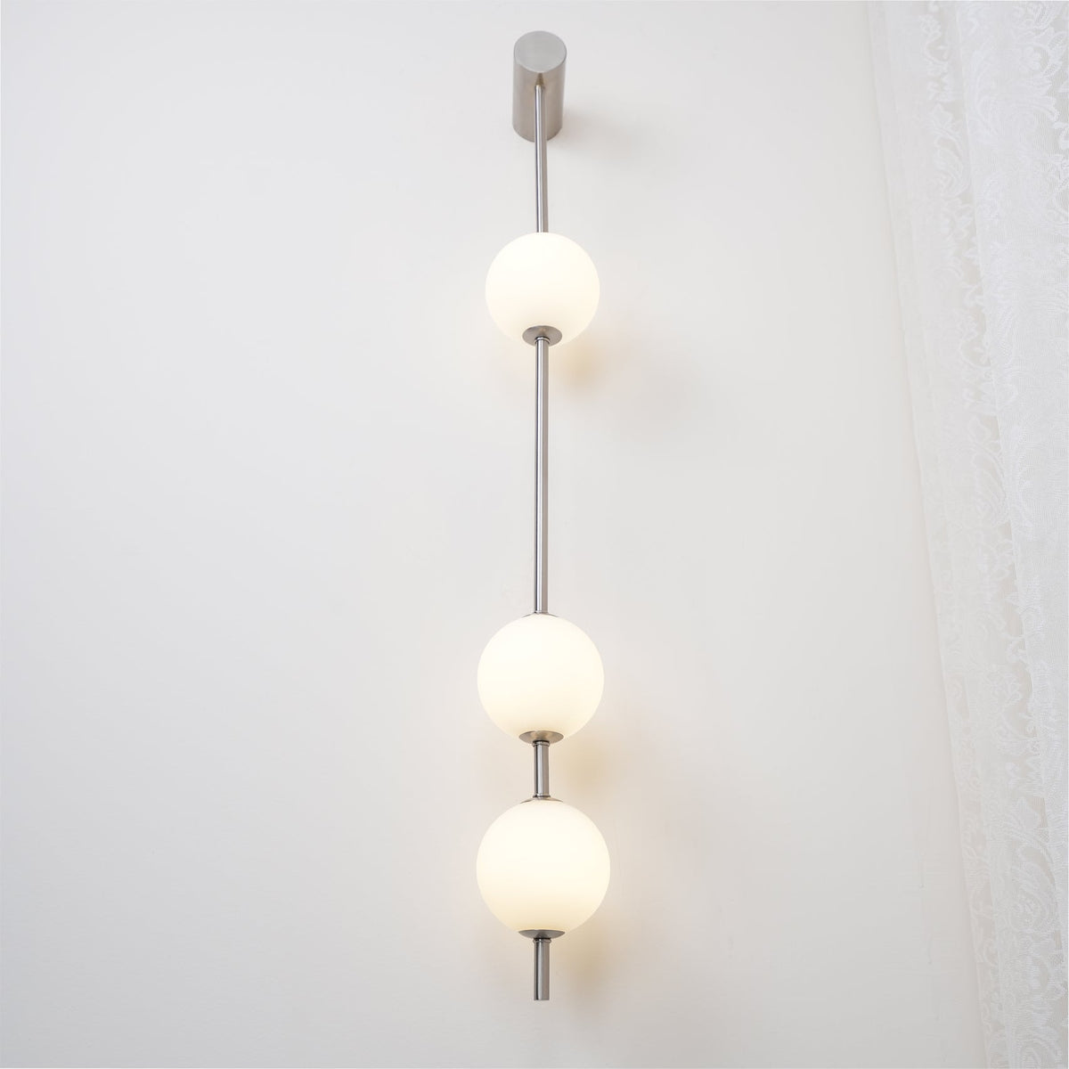 Willa Wall Lamp Vertical Balls Brass