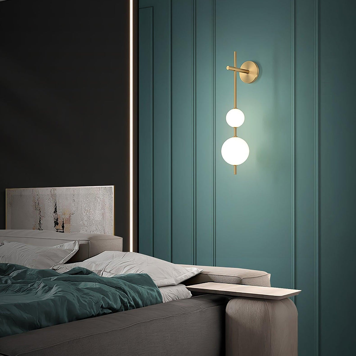 Ilraeia Vertical Globe Plug-in Wall Lamp