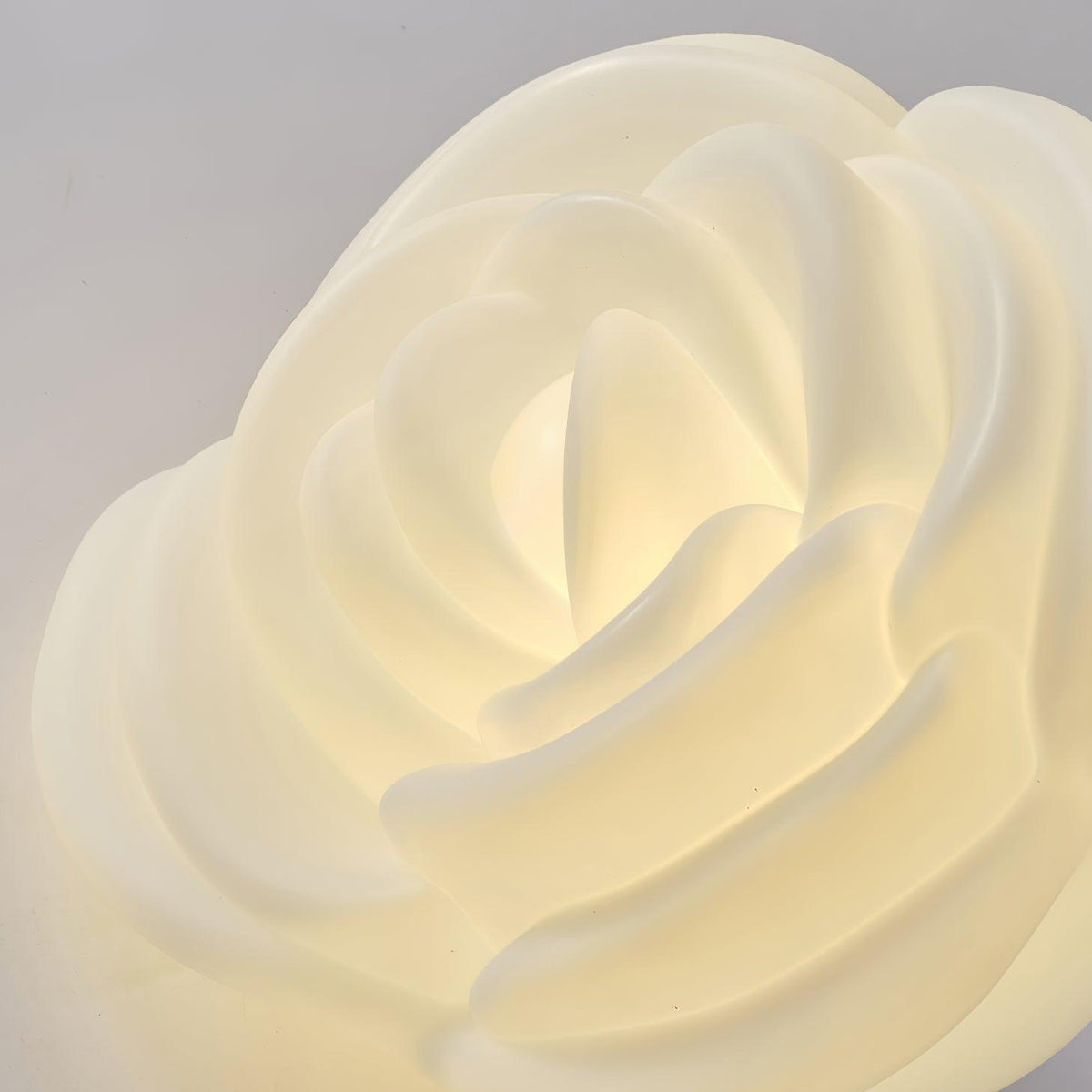 Rosebud Elegant Table Lamp
